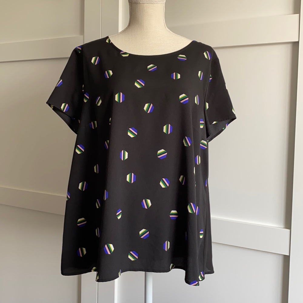 1.State - Fun Geometric Dot Top